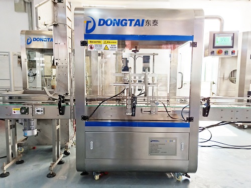 與科研相結(jié)合，鑄造一個不一樣的食用油灌裝機(jī)