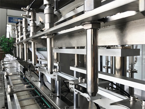 新版食用油灌裝機(jī)顏值品質(zhì)兩不誤！